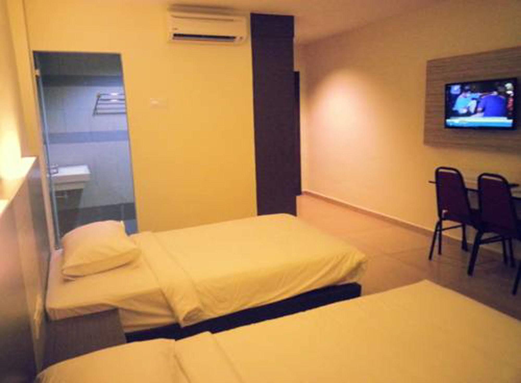 Centre Point Tampin 3*