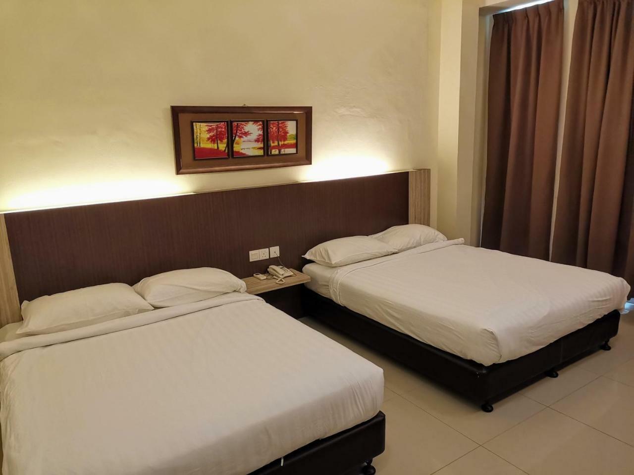 Centre Point Tampin 3*
